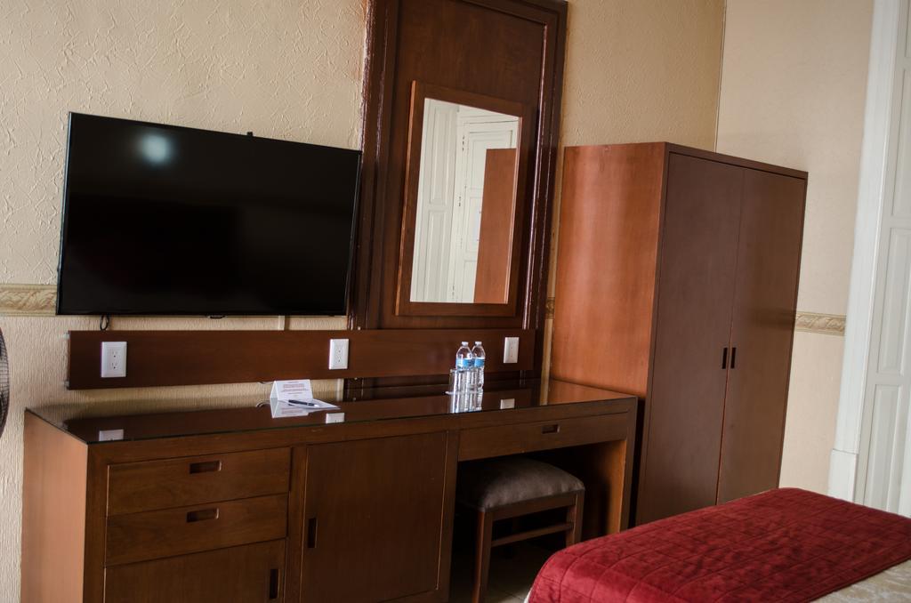 Hotel Posada Regis Guadalajara Bagian luar foto