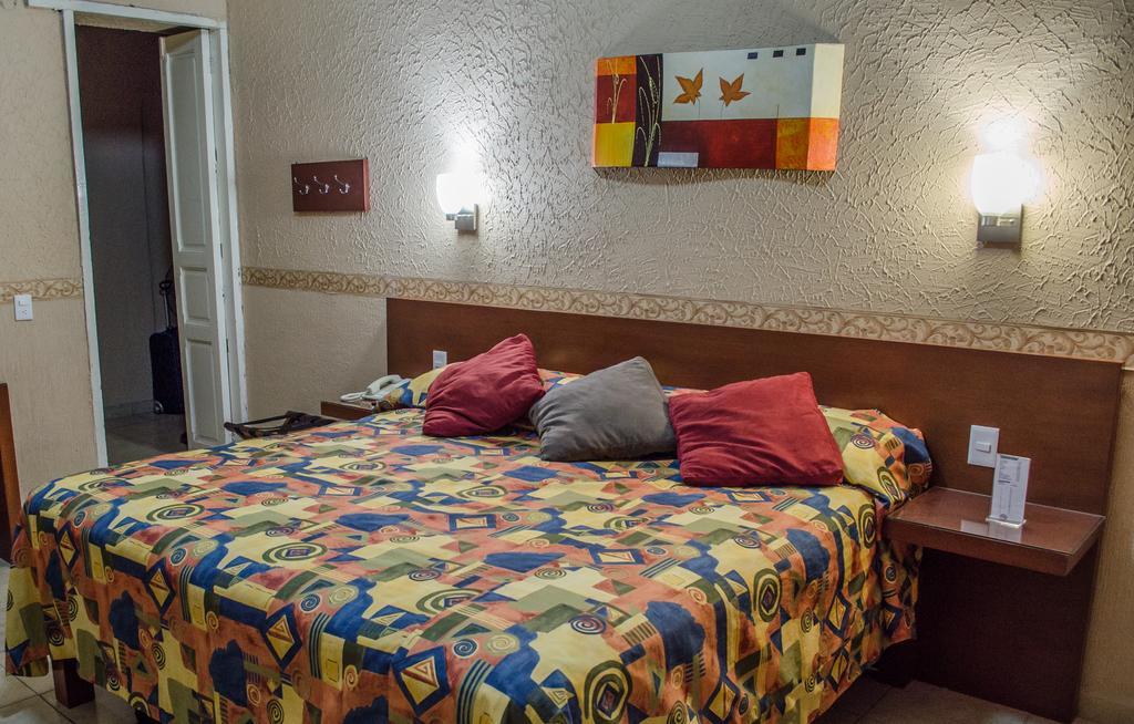 Hotel Posada Regis Guadalajara Bagian luar foto