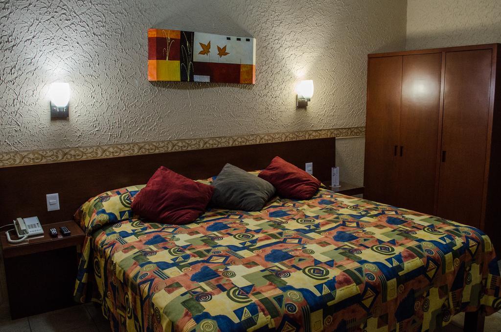 Hotel Posada Regis Guadalajara Bagian luar foto