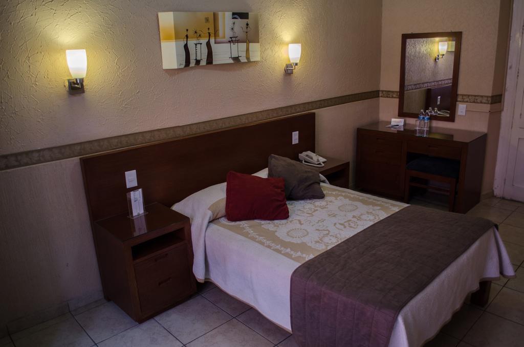 Hotel Posada Regis Guadalajara Bagian luar foto